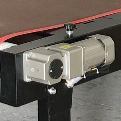 Steady belt transport